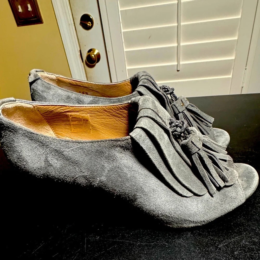 Anyi Lu gray suede sedge peep toe  bootie shoe